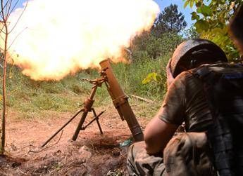 Ucraina e garanzie di sicurezza, gelo di Lavrov: “Utopia parlarne senza Mosca”. Russia avanza nel Donetsk