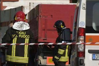 Auto con 5 ragazzi giù da un ponte, muore 25enne. Tra soccorritori anche il papà della vittima