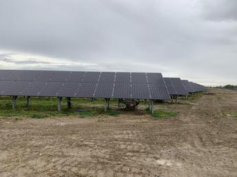adr inaugura limpianto solar farm 55mila pannelli lungo 25 km 2