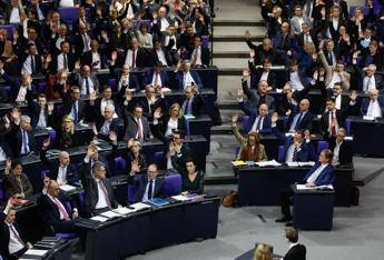 germania respinta nuova legge su migranti afd attacca 2