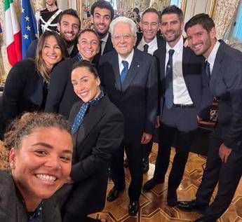 Mattarella accoglie gli azzurri del tennis: “Attendiamo terza Coppa Davis”. Poi i complimenti a Sinner