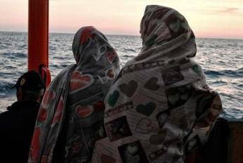 Naufragio al largo della Tunisia, morti 40 migranti: anche neonati tra le vittime