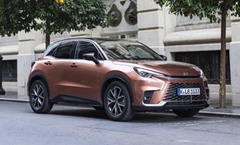 nel 2024 in italia gruppo toyota oltre quota 135 mila bene lexus e professional 2