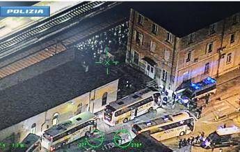 assalto al treno dei tifosi del venezia la polizia arresta 8 ultras delludinese 2