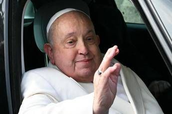 papa francesco quadro clinico complesso cambiata la terapia 2