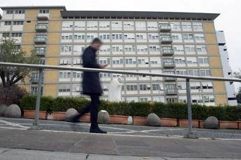 papa notte serena al gemelli si e alzato e ha fatto colazione in poltrona 2