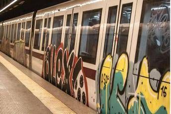 roma stavano per imbrattare metro due writer bloccati grazie a security atac e italpol 2