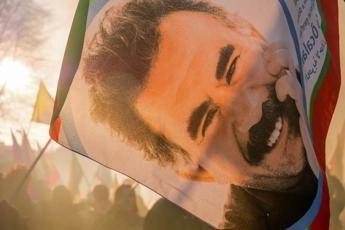 Turchia, Ocalan chiede scioglimento del Pkk: “Gruppi depongano armi”