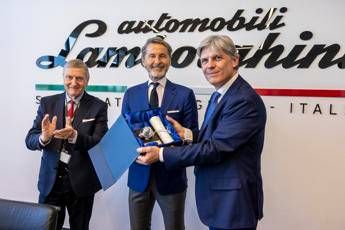 lamborghini uiga consegna a winkelmann la tartaruga dargento 2