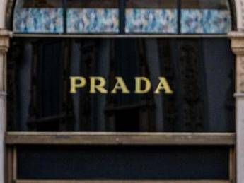 Prada compra Versace, acquisizione del 100% da Capri Holdings