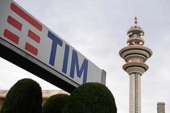 Tim, c’è l’accordo Vivendi-Poste per cessione del 15% a 684 milioni
