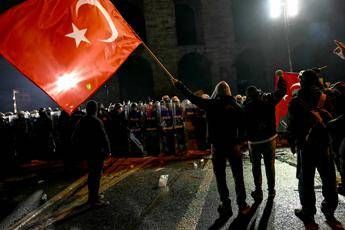 Turchia, sindaco di Istanbul interrogato in tribunale. Proteste in piazza