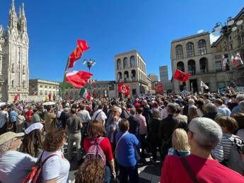 25 aprile, a Milano palestinesi contestano Sala. A Roma bruciate bandiere Nato e Ue
