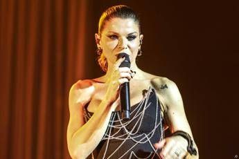 Alessandra Amoroso incinta, rivela: “Ho paura di non essere all’altezza”