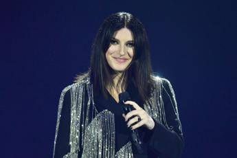 Laura Pausini, oggi il compleanno: “Festeggio con pizza e karaoke”