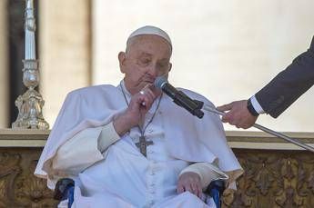 Papa, Vaticano: “Desidera essere presente all’Urbi et Orbi pasquale”