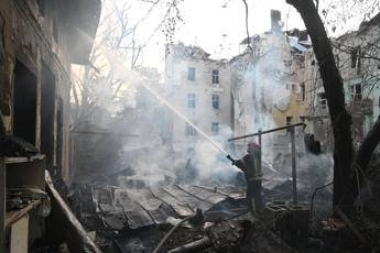 Ucraina, tregua si allontana. Trump: “I russi bombardano come pazzi”