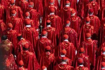 Verso il conclave, cardinali: “Sarà breve. Apprezziamo gesto Becciu”