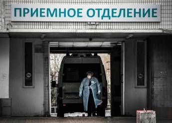 Virus misterioso terrorizza la Russia, tosse con sangue tra i sintomi: cosa sappiamo