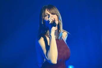 Alessandra Amoroso chi è, ospite oggi a Verissimo la cantante e futura mamma