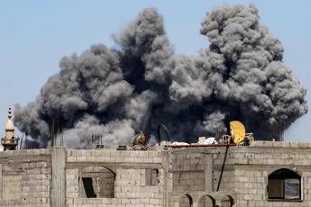 Gaza, raid di Israele nella notte: sei morti. Sirene a Gerusalemme per missile Houthi