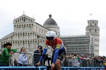 Giro d’Italia, Hoole vince la decima tappa e Del Toro resta in rosa