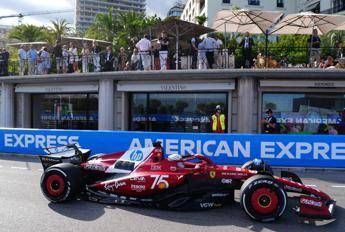 Leclerc vola e la Ferrari sogna, Charles domina libere a Monaco