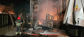 Palermo, fiamme in impianto trattamento rifiuti