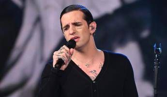 Achille Lauro difende Mengoni da critiche look: “Rispettare scelte artistiche”