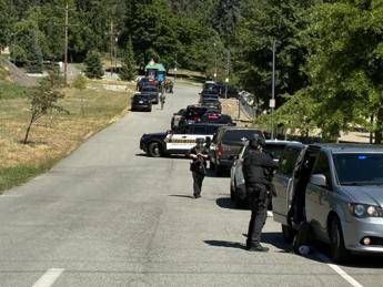 Imboscata ai vigili del fuoco in Idaho, uccisi due pompieri: trovato morto killer