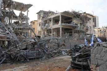 Israele-Iran, attacchi incrociati: colpito quartiere di Khamenei, morti a Tel Aviv