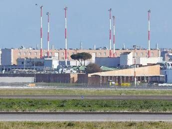 Maltempo a Roma, voli dirottati e ritardi all’aeroporto di Fiumicino