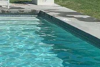 Morto bimbo di 4 anni che era caduto in piscina