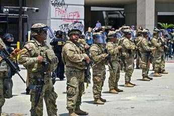 Proteste Los Angeles, corte d’appello autorizza Trump a tenere Guardia Nazionale