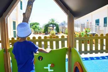 Caldo, pediatri: le 5 regole per proteggere i bambini dalla morsa dell’afa