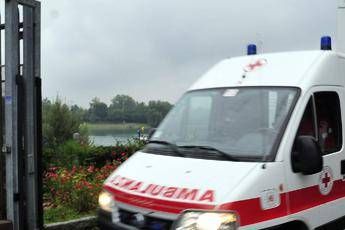 Finisce in un canale con lo scooter, 17enne trovato morto dopo ore a Oristano
