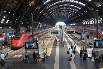 Milano, tentano furto da 1,5 milioni sul treno ma la polizia li blocca. L’attrice Tatiana Luter ringrazia