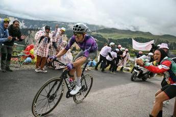 O’Connor vince in solitaria la tappa regina del Tour de France, Pogacar stacca Vingegaard
