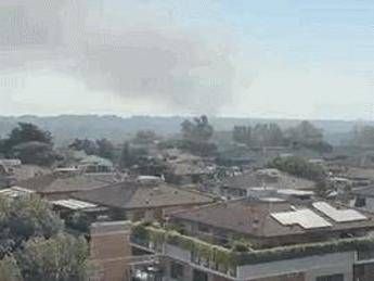 Paura a Roma, forte esplosione in zona Prenestina: a fuoco cisterna di gas. Testimoni: “Sembrava una bomba” – Video