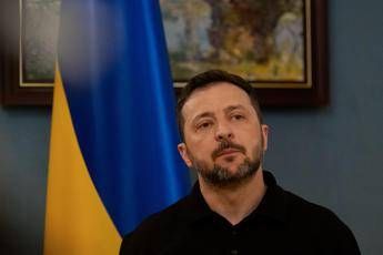 ucraina zelensky a parigi da macron negoziati miami incentrati su definizione confine 2