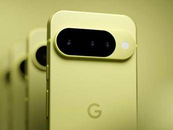 Google attacca Apple per il ritardo nell’aggiornamento di Siri