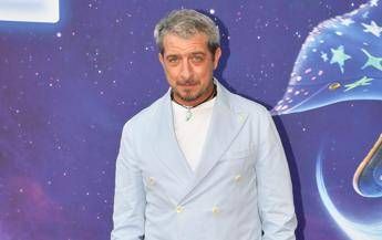 Paolo Ruffini in ritardo…e il volo ‘lo aspetta’, video su TikTok scatena polemiche
