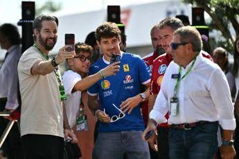 Gp Monza, le ‘follie’ dei tifosi Ferrari: “Tremila euro per vedere Hamilton e Leclerc”