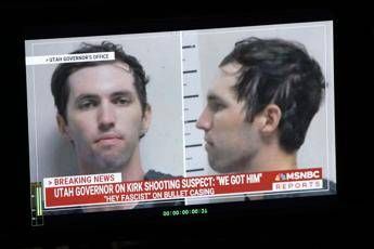 Omicidio Kirk, Tyler Robinson convinto alla resa dal padre. Trump: “Pena di morte”
