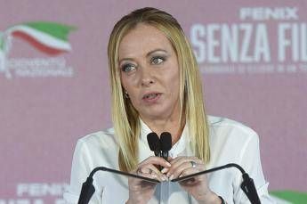Scontri tra Pro Pal e polizia a Milano, Meloni: “Immagini indegne, sedicenti ‘pacifisti'”