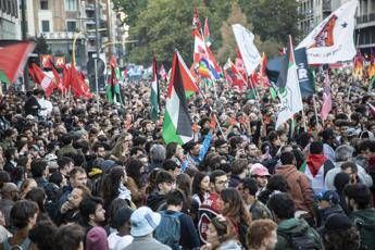 Flotilla, proteste in Italia: cortei a Roma e Milano, disordini a Bologna. Polizia sventa blitz a Trieste