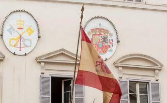 Spagna, Fontanone illuminato e centinaia di ospiti a Roma per la Festa nazionale in ambasciata