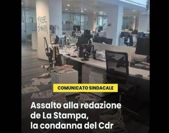 assalto a redazione la stampa 34 identificati e denunciati 2