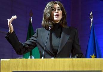 bernini lingua italiana filo doro che unisce ecosistema che rappresenta radici per il futuro 2