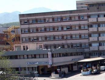 corno di una capra gli perfora occhio e cranio uomo salvato a messina 2